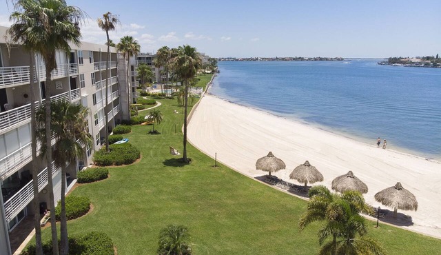 Beautiful ground floor condo - Stunning water views