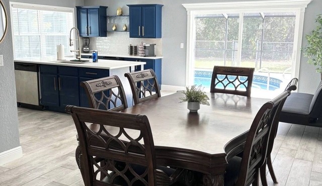 Beautiful home with Screened-In-Optional Heated Pool+Fence+Arcade + Karaoke+BBQ