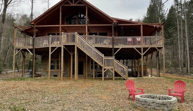 Beautiful New Cabin on the Broad River, 3 miles from Lake Lure, NC
