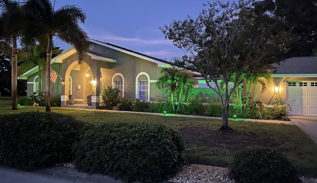 Beautiful Pool Home in St Petersburg near EVERYTHIING! Bring your Boat!