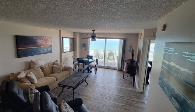 Bobby's oceanfront 2 king suites and bunk beds condo