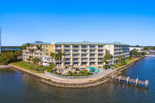 Boca Ciega Bay Resort – Top Floor Waterfront Condo with Bay Views