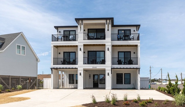 Brand New 8-Bedroom Luxury Retreat | Semi-Oceanfront | Pool Hot Tub Tiki Bar Ocean Views