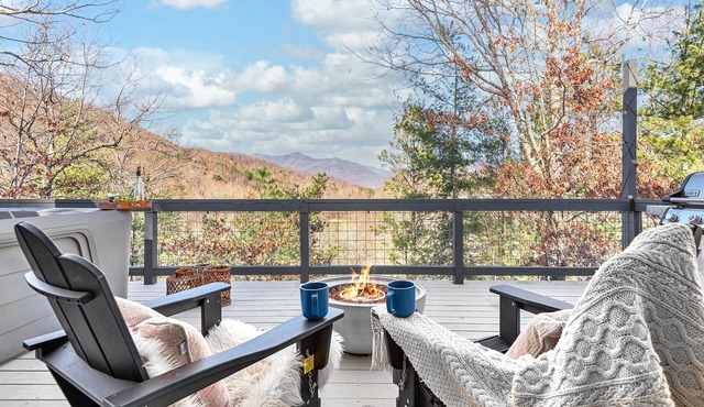 Brand New Luxe Retreat + Hot Tub
