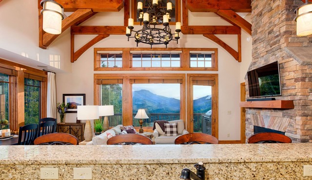 Breathtaking View - Fabulous & Well-Stocked Kitchen - Now renting for October🍁🍂🍁