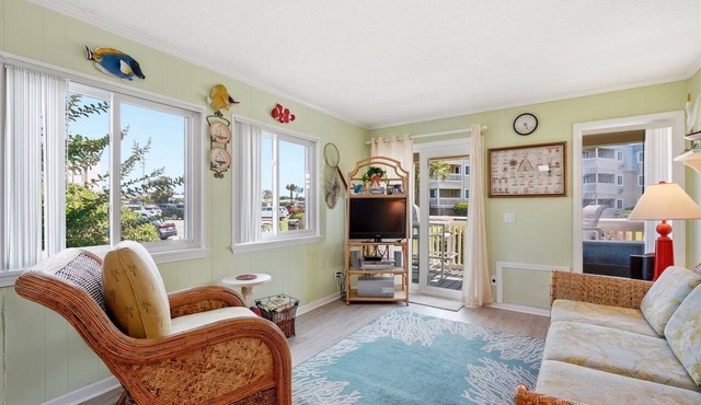 Bright Beach Condo with Proximity to Nearby Attractions!