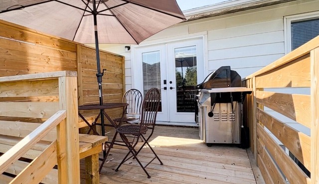Bright Designer 2BR Bungalow - Private Deck & Yard