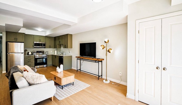 Bright Modern 2BR 2BA · Free Parking · Walk to Trails · Near Conestoga College