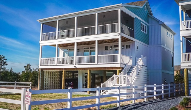 Broadkill Beach home with amazing water views- just steps from the beach!