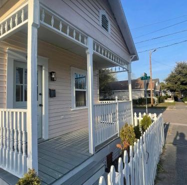 Brooklyn Arts District Renovated 1920's Cottage