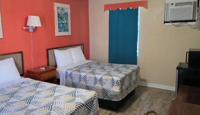 Budget Getaway in Downtown Ocala | 4 Comfortable and Clean Units w/Parking