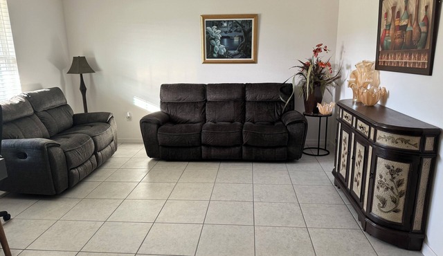 Charming 3-bedroom house with WiFi, AC in peaceful DeLand