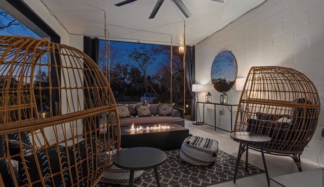 Charming 3-bedroom Retreat with BBQ Oasis in the Backyard