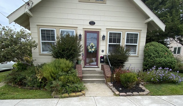 Charming 3 bedroom 1.5 bath Cottage