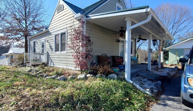 Charming 3br/2 bath house, 5 mins from downtown