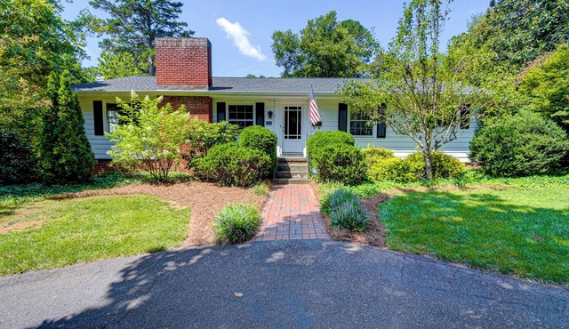 Charming 4-bedroom house with WiFi and AC in lovely Winston-Salem