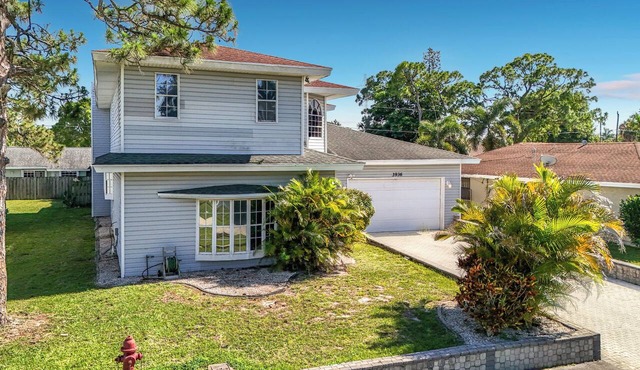 Charming 5-bedroom house with AC in Boynton Beach
