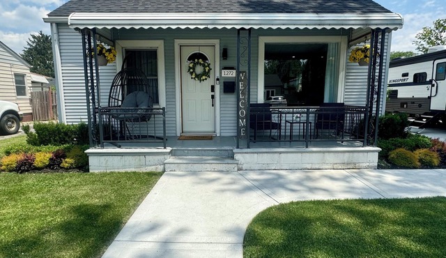 Charming & Elegant Windsor Border Escape: Hot Tub & Entertainment