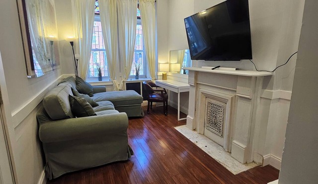 Charming newly renovated full-floor Jersey City brownstone with WiFi, AC