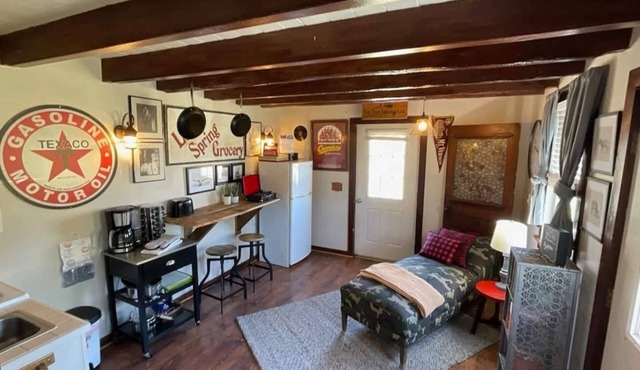 Charming Tiny House w/yard, Close to JMU and Dwntwn Harrisonburg
