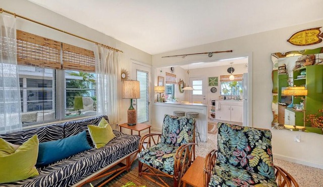 Charming Vintage Lido Key Villa - Steps to Beach !