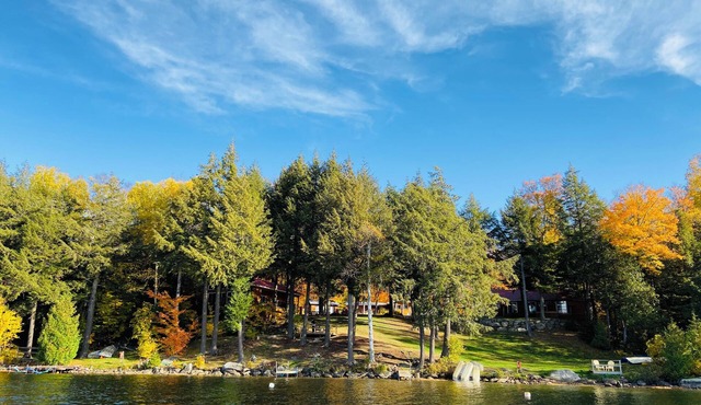 Charming, well appointed, pet-friendly cottage resort for couples near Bancroft!