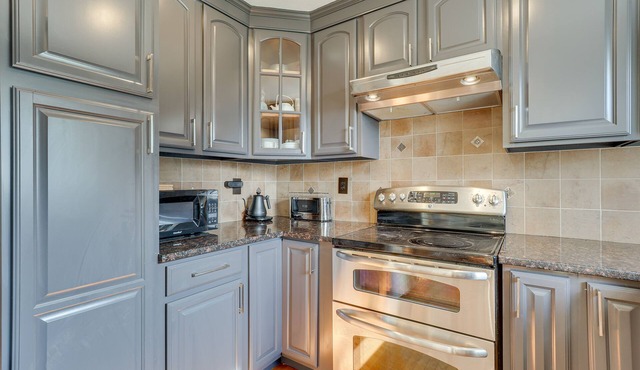 Charming West Haven Home - Walk to Beach!