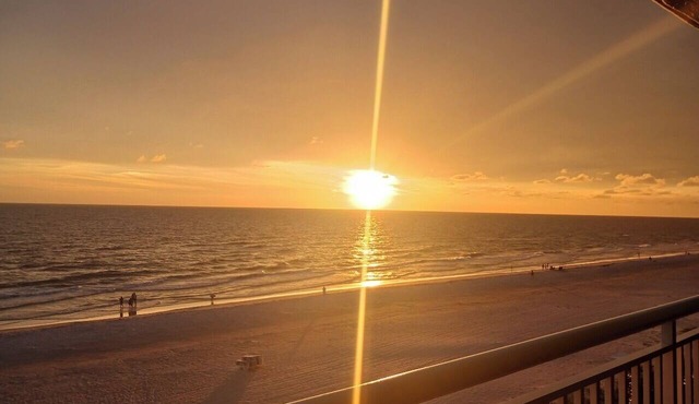Chateaux 402 - GULF FRONT Condo - Vacation Dreams