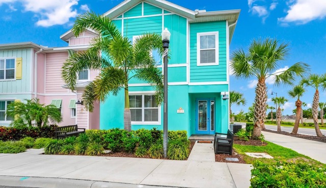 Cheerful Villa near Disney with Margaritaville Resort and Island H20 Waterpark.