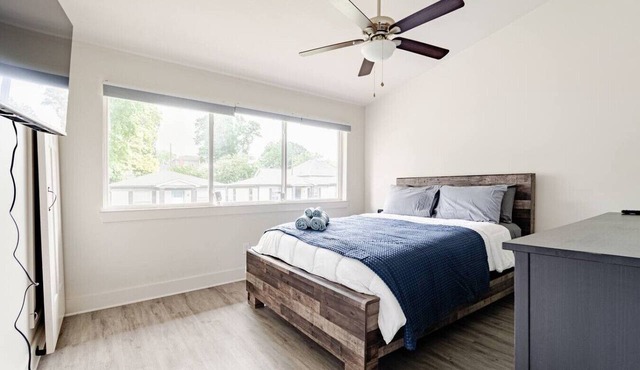 Chic 2BR Townhouse w/Smart TV, Close to All!