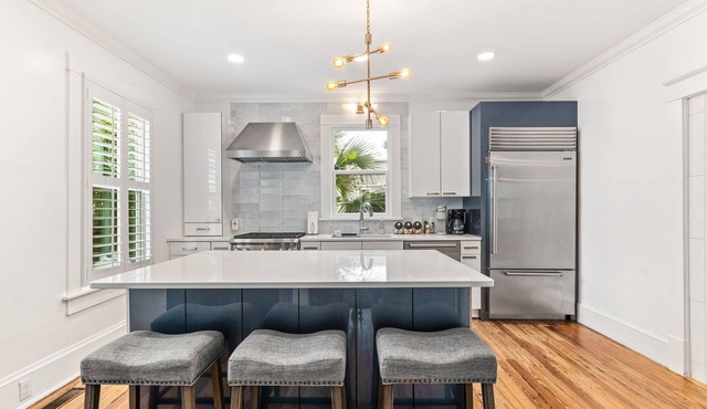 Chic+Eco Friendly! Chefs Kitchen Quick Walk to Old City and Public Park!