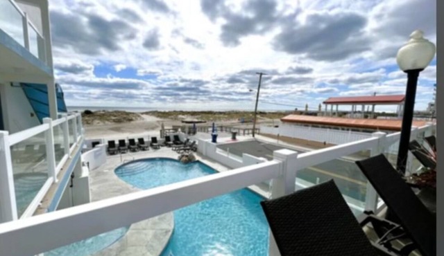 Chic hotel suite with WiFi and AC in charming Wildwood Crest