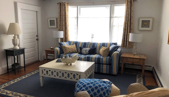 Classic Bay Head Beach House Get Away - 2 bedroom Apt in Classic Bay Head Home