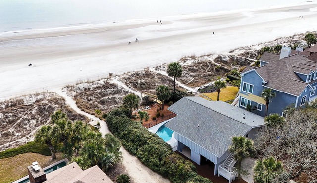 Classic, OCEANFRONT 4 Bedroom Forest Beach Home -Dog Friendly w/Private Pool