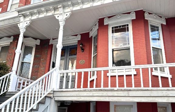 Classical Isbills Row House close to NYC