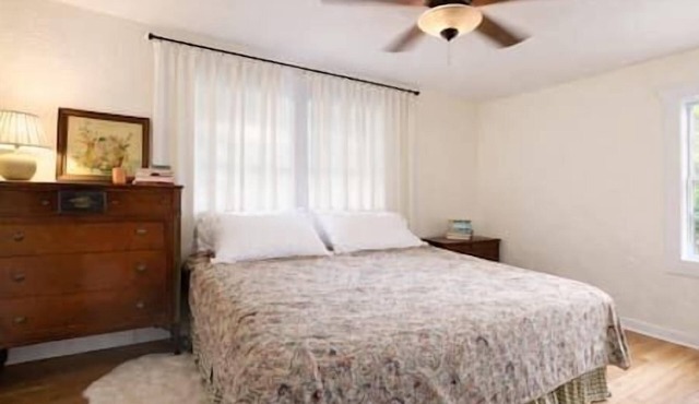 Clean Family Home - 1 Mile from UF. Free Parking.