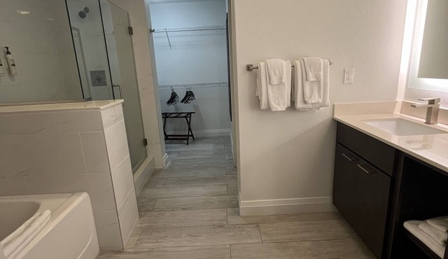 Close to Disney! 3-bedroom hotel in tranquil Winter Garden