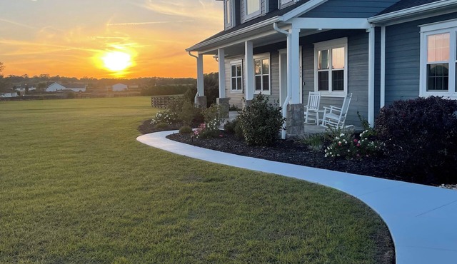 Close to WEC/Hits Home with Pool & Barn