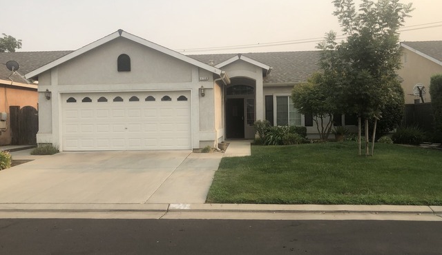 Clovis Charmer! Spacious and close to everything! in Clovis