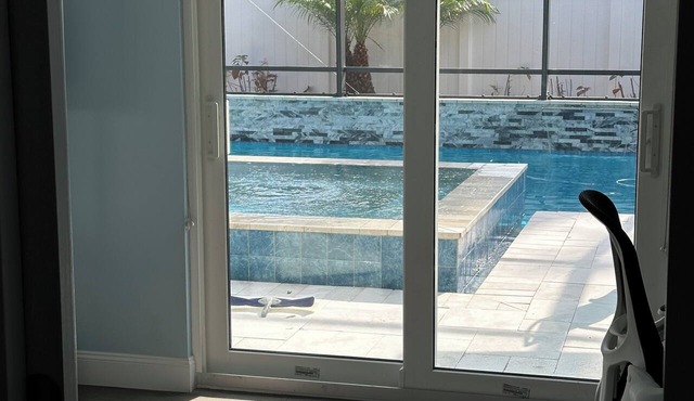 Coastal Getaway 4 bd huge pool home minutes to the beach/restaurants & sleeps 12