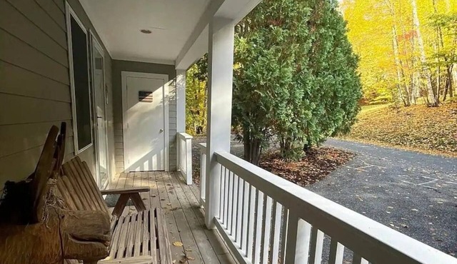 Comfortable Berkshires retreat on mtn resort, SISO