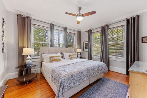 Contemporary 2BR in Myers Park with Screened Porch