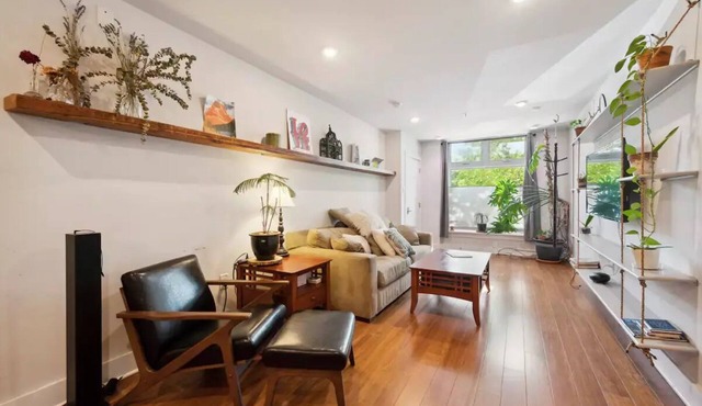 Convenient Art Museum Apartment