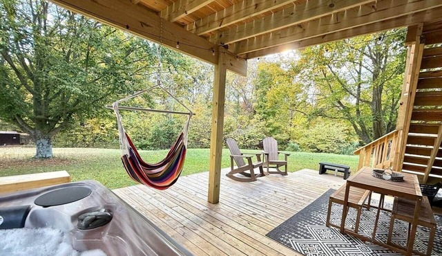 Converted Barn with Hot Tub and Escape Room