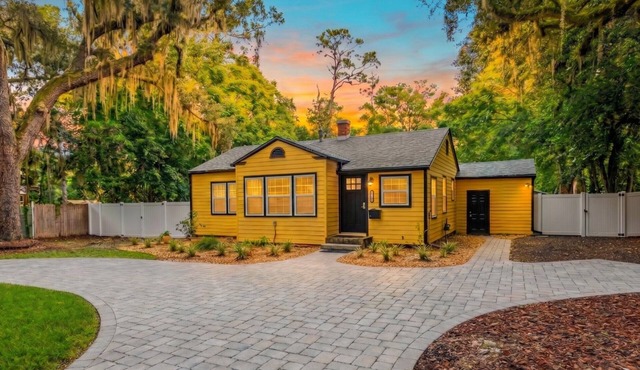 Cottage By UF - Walk to Stadiums, Campus and Midtown