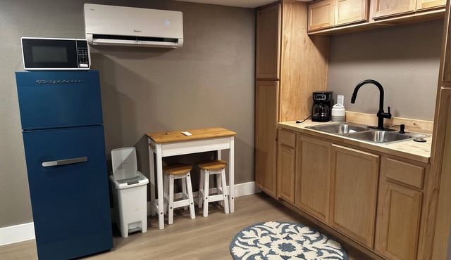 Cozy 1-bedroom barndo in brilliant Orange City with AC