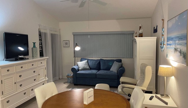 Cozy 1-bedroom condo in perfect Cape Canaveral with AC