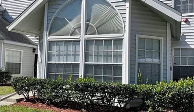 Cozy 2-bedroom condo with AC in excellent Tampa location