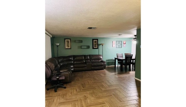 Cozy 3bed/2 bath