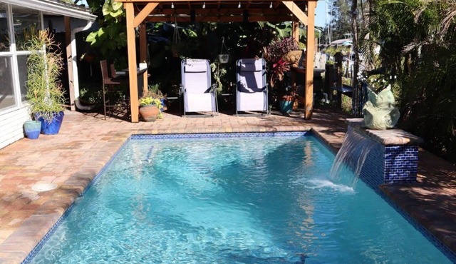 Cozy canal cottage with pool, dock, Gulf access and minutes to Anna Maria Island